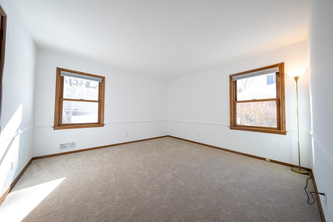 Building Photo - 5209 W 61st St