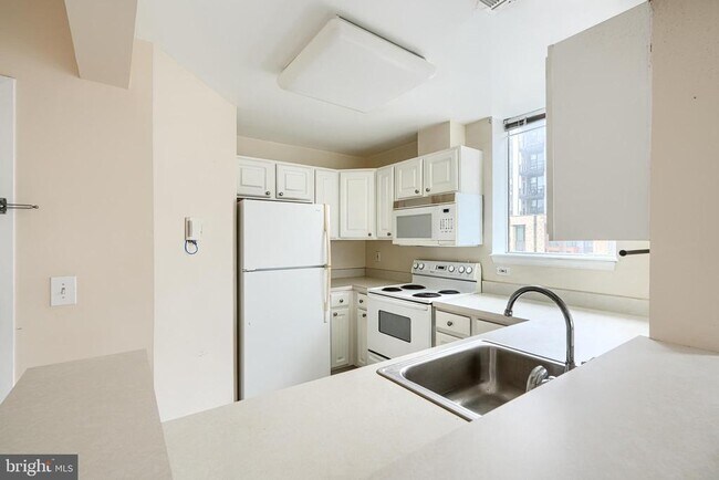 Building Photo - 23 Pierside Dr