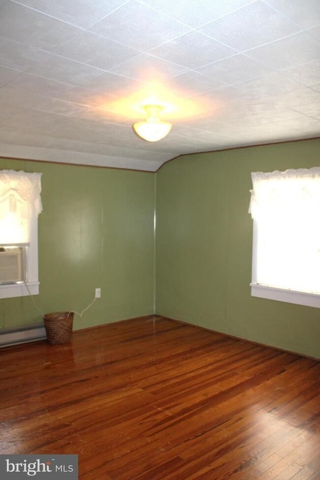Building Photo - 13500 Country Ln NE