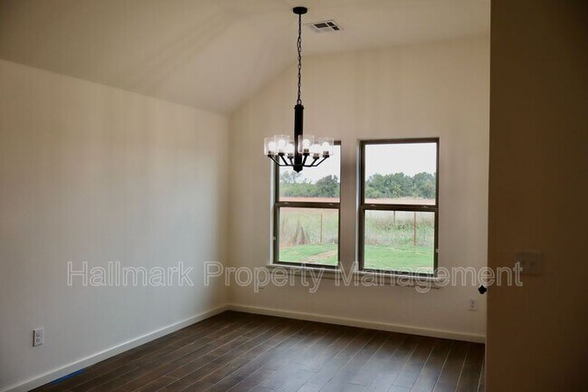 Building Photo - 626 Trails End Dr