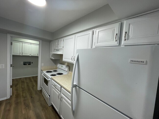 Building Photo - 2301/2307 W FR 164