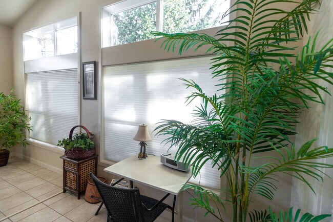 Building Photo - 2412 S Marypost Ave