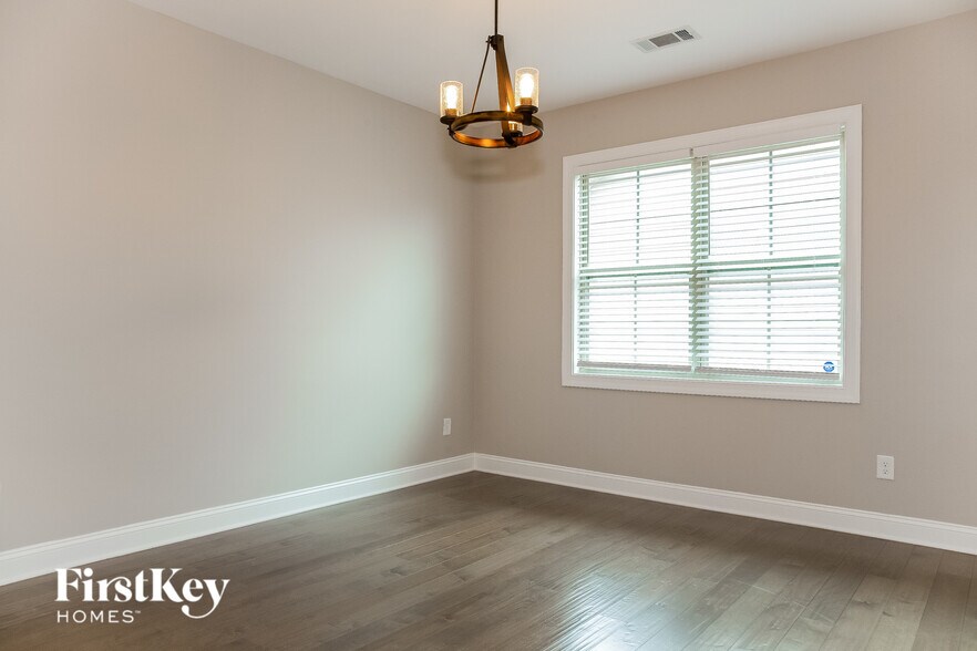 Building Photo - 740 Wood Lily Dr