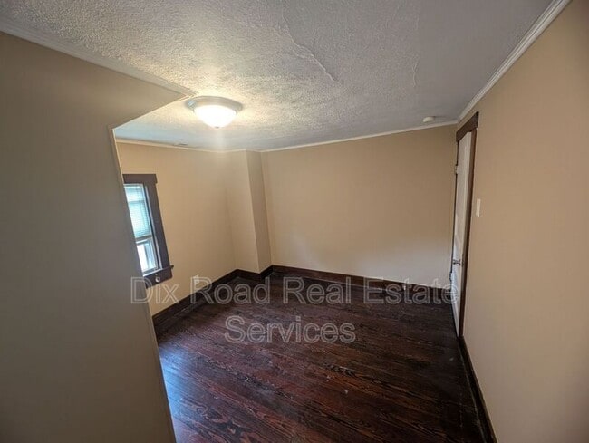 Building Photo - 914 Chelsea Ave
