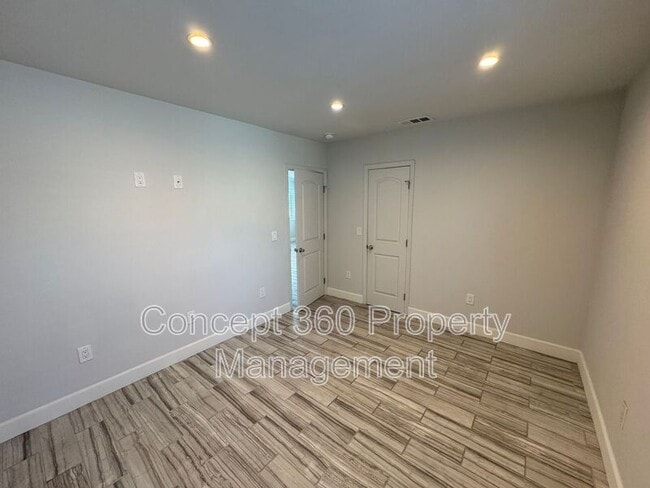 Building Photo - 1143 W 163rd St