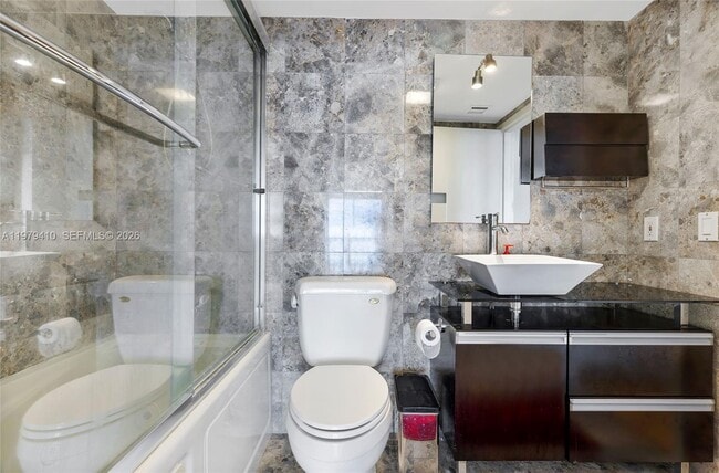 Building Photo - 7601 E Treasure Dr