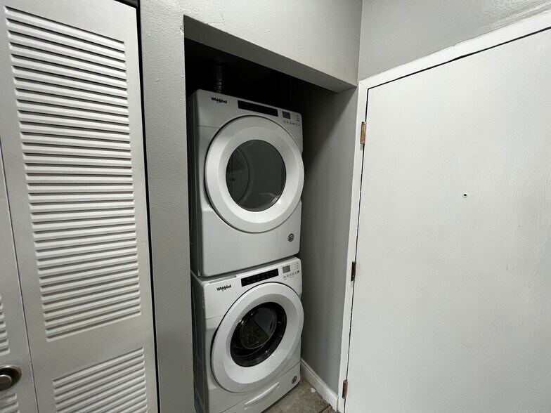 Building Photo - 629 Clara Ave