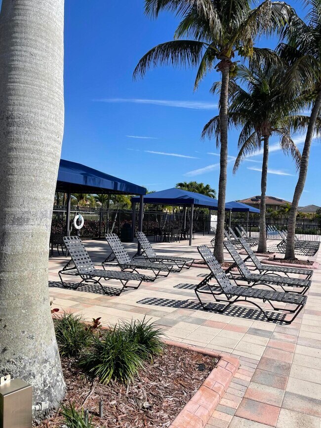 Building Photo - 1964 Providence Pl