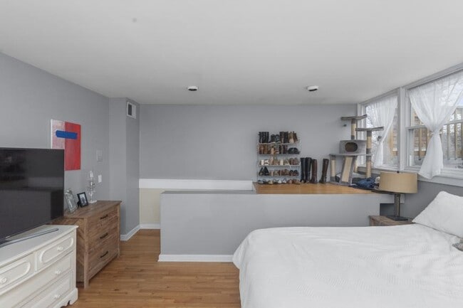 Building Photo - 2 bedroom in Chicago IL 60614