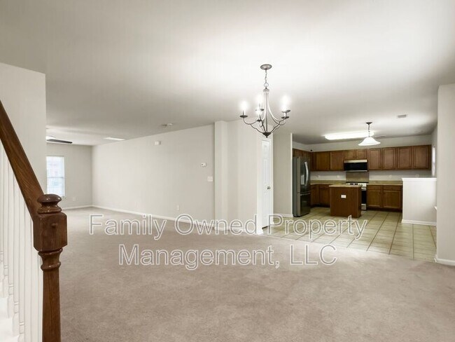 Building Photo - 8753 Red Oak Dr