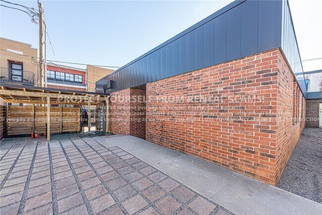 Building Photo - 315 Eureka Aly