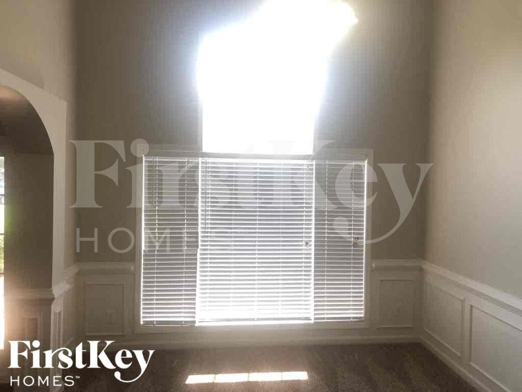 Building Photo - 1401 Aramore Dr SE