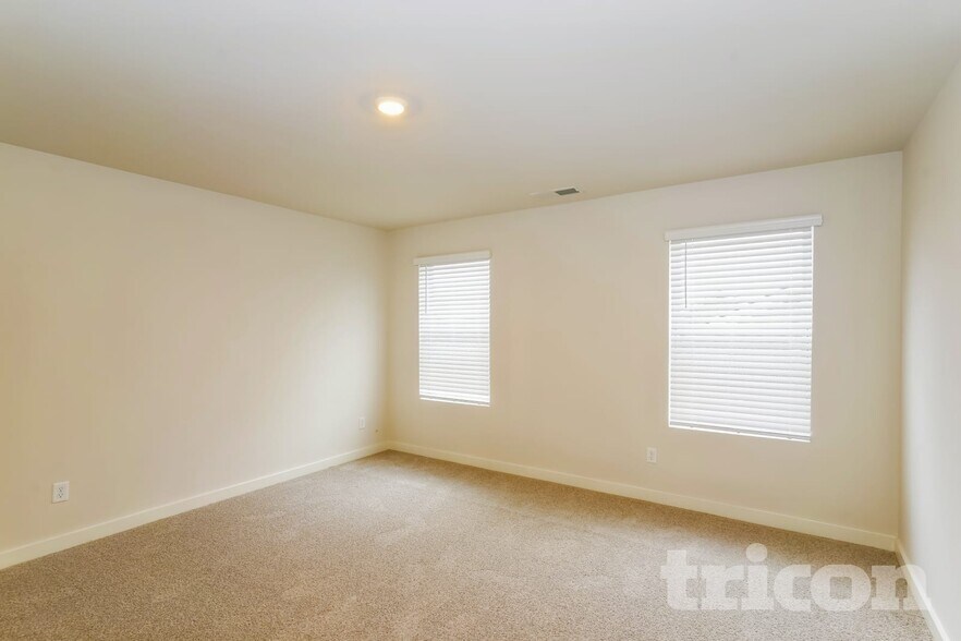 Building Photo - 6203 Calmus Ct