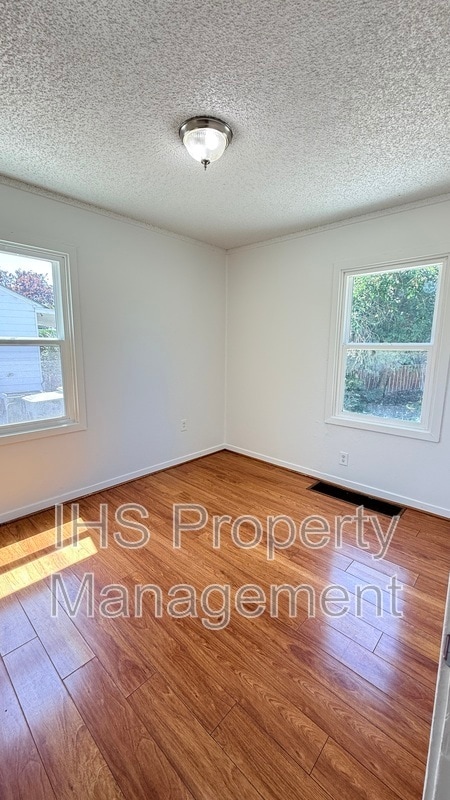 Building Photo - 1209 Stevens Dr
