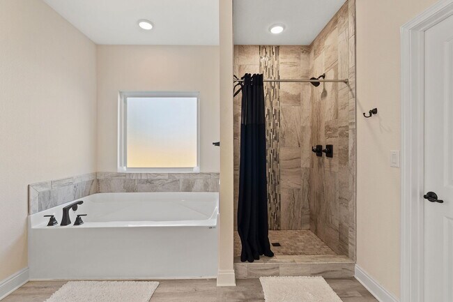 Building Photo - 5568 Micanopy Dr