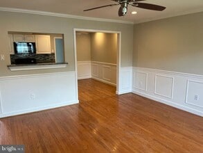 Building Photo - 10310 Meadowview Dr