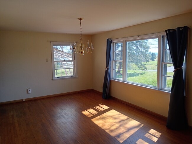 Building Photo - 395 W Newport Rd