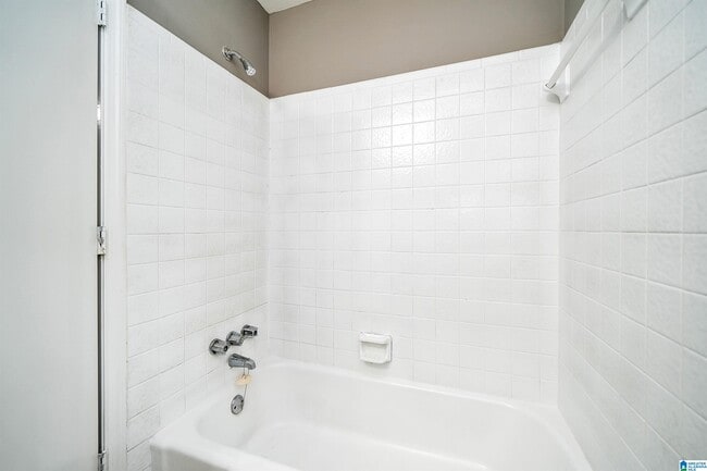 Building Photo - 2136 Arcadia Rd