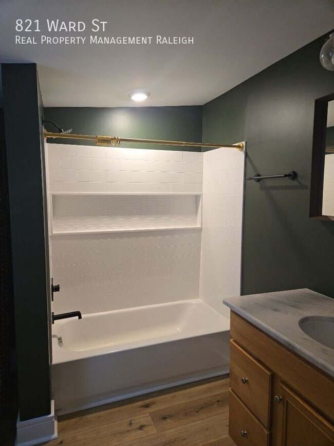 Building Photo - 821 Ward St