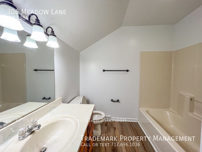 Building Photo - Spacious 3 Bedroom 2 Bath Town Home