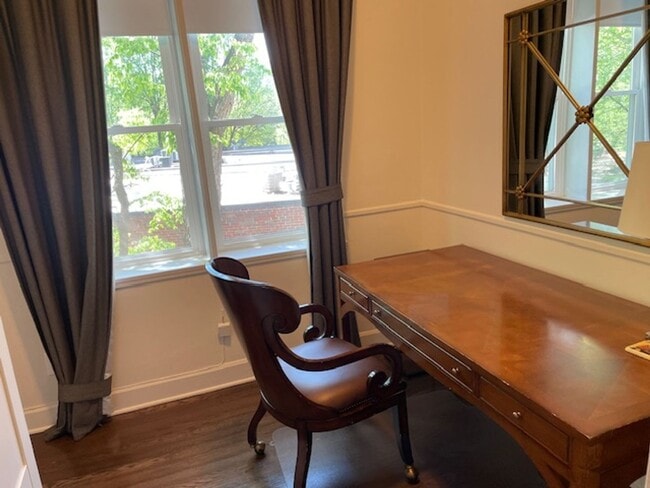 Building Photo - Stunning Furnished 3 Bedroom 3 Bath Condominium ON Piedmont Park!