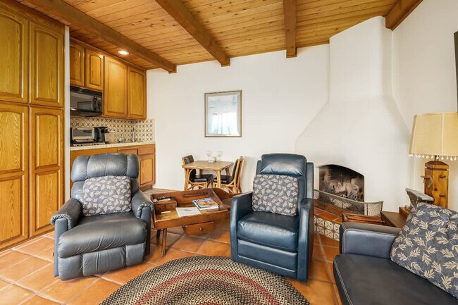 Primary Photo - 1941 S Pacific St