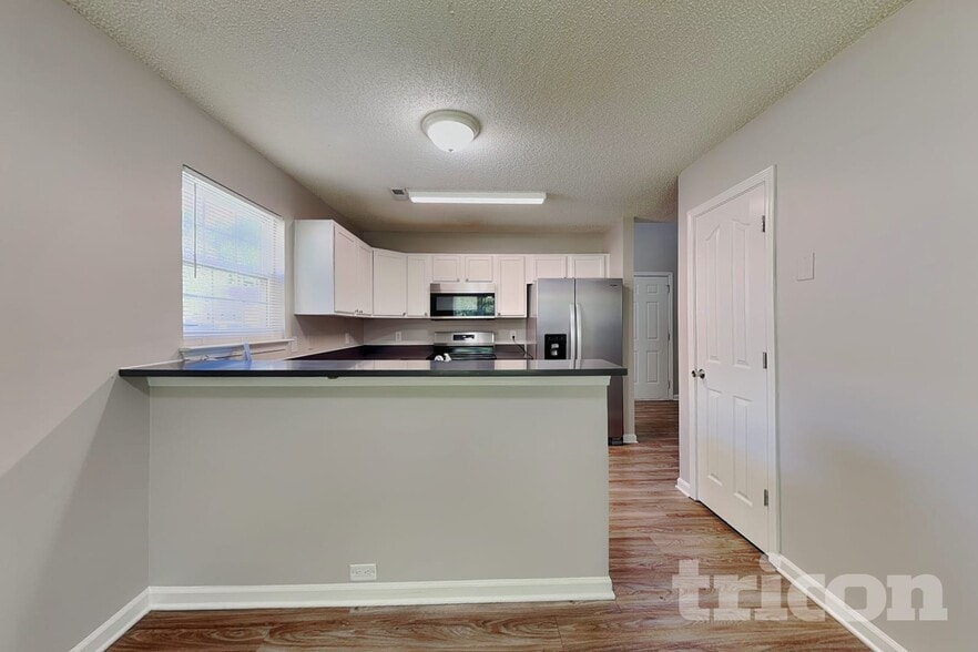 Building Photo - 4009 Far West Dr