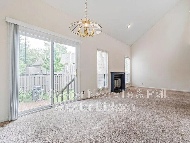 Building Photo - 717 Barlin Ct