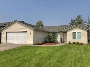 Building Photo - 735 NE Negus Pl