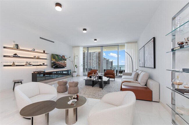 Building Photo - 300 Biscayne Blvd Way
