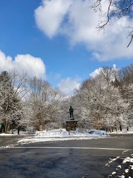 Building Photo - 2118 Eastern Pky