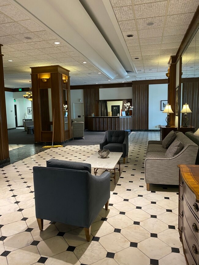 Lobby - 109 N Main St