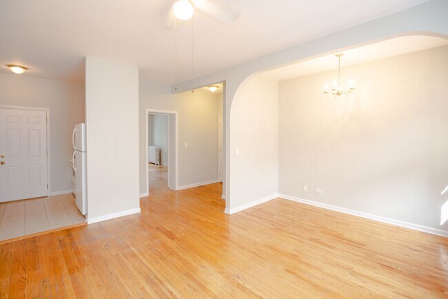 Building Photo - 429 E Oakwood Blvd