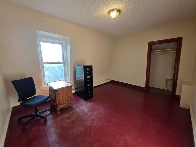 Building Photo - 4 Home St