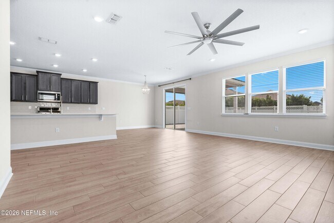 Building Photo - 235 Silverleaf Village Dr