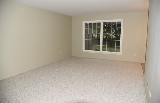 Miller Living Room - 1904 N George St