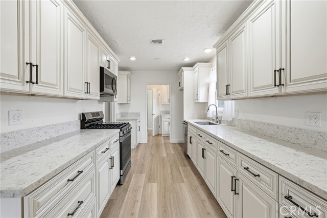 Building Photo - 15853 Romar St