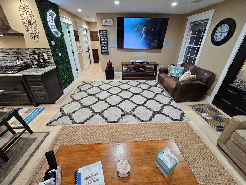 Building Photo - 435 High St