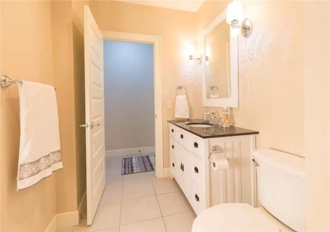 Building Photo - 212 SE A St