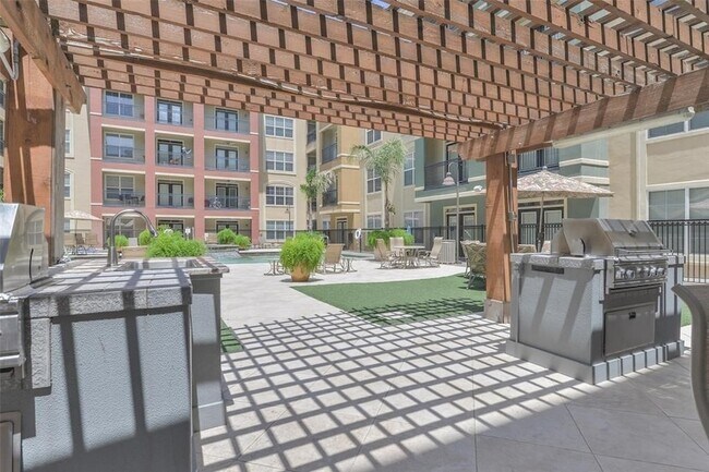 Building Photo - 1711 Old Spanish Trl