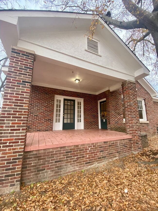 Building Photo - 326 N Madison St