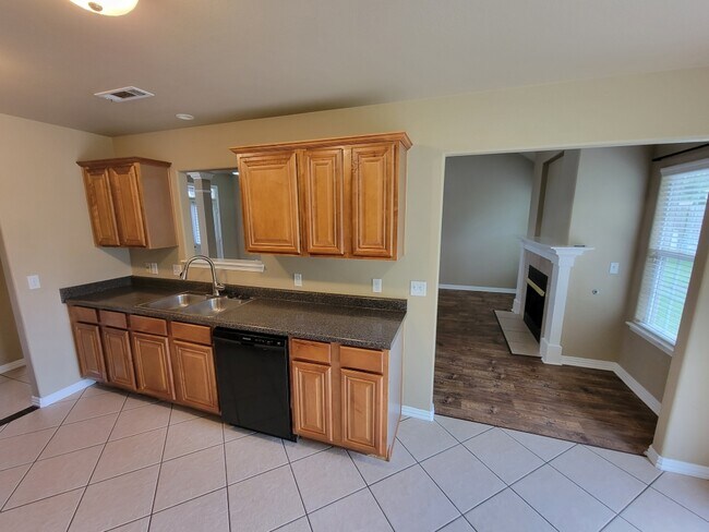 Building Photo - 1303 E Ken Leach Ct