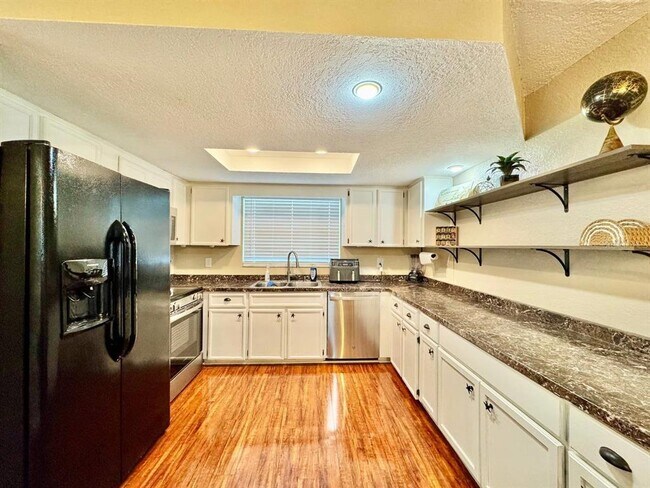 Building Photo - 8134 Winthrop Dr