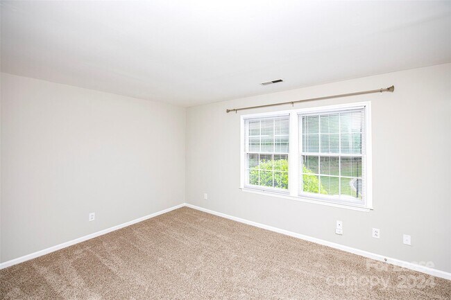 Building Photo - 8225 Pineville-Matthews Rd