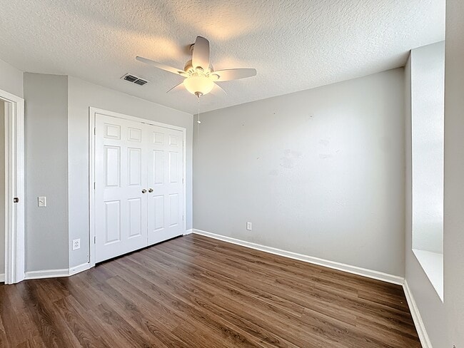 Building Photo - 3235 Falcon Point Dr