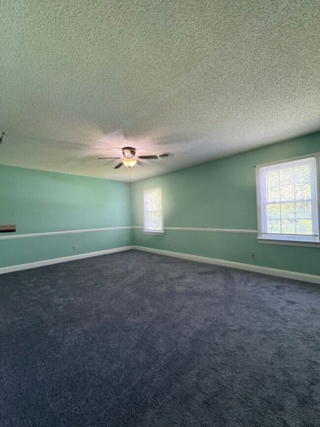 Building Photo - 103 Jessica Pl