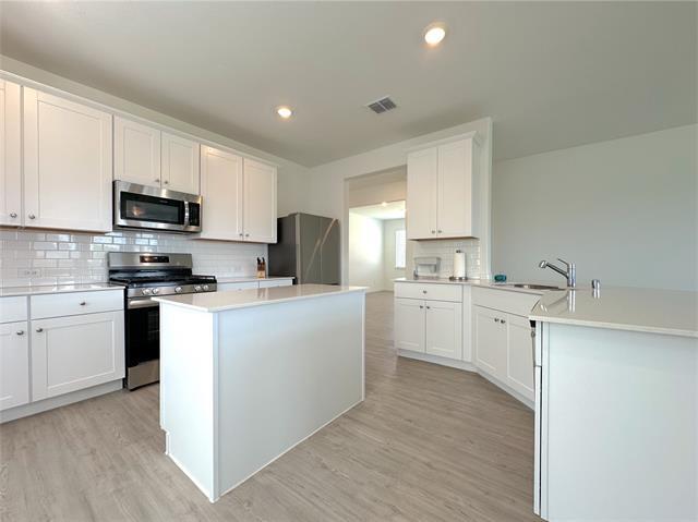 Building Photo - 1328 Rousseau Dr
