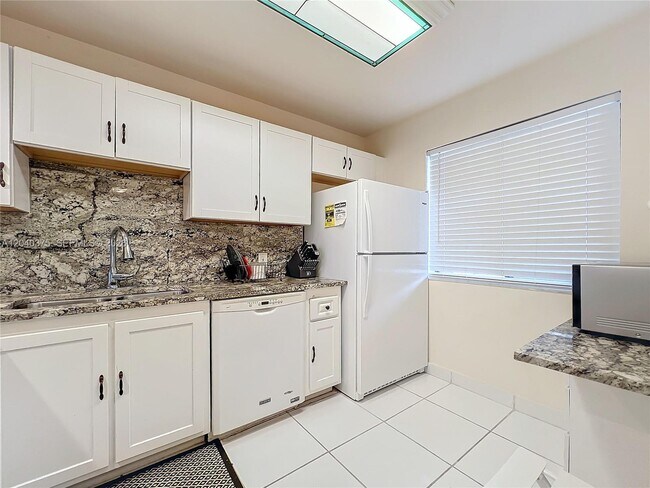 Building Photo - 4545 Luxemburg Ct