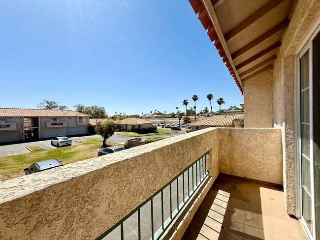 Building Photo - AVAILABLE NOW !! 2 Bedroom 2 Bathroom Apartment in Bermuda Dunes! MOVE IN SPECIAL! HALF OFF ONE M...