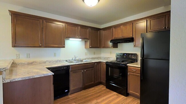 Building Photo - Condo Style Upper 3 Bedroom 2 Bathroom Apartment is Available